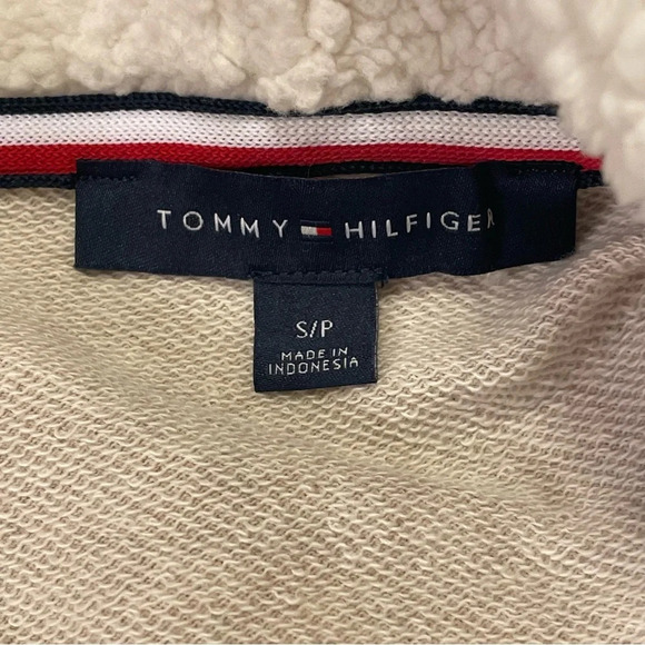 Tommy Hilfiger NWOT Sherpa Vest in Tan‎ - Picture 4 of 6